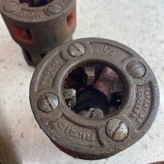 Ridgid 00-R Manual Ratchet Pipe Threader With Three NPT Dies &ndash; 3/8&rdquo;,1/2&rdquo;,3/4&rdquo;