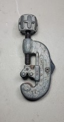 IMPERIAL EASTMAN FLARING TOOL 195-FC 3/16&Prime;-5/8&Prime; & RIGID NO 10 LINE PIPE CUTTER