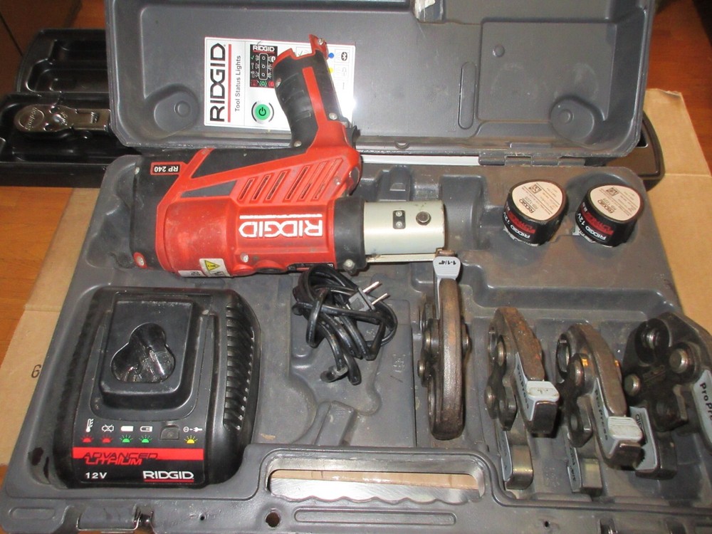 RIDGID RP240 Tool Kit 2 batteries, 4 press heads looks ok works great, in case