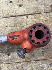 RIDGID 00-R Manual Pipe Threader with 1/2 in NPT Die Head, Right Hand