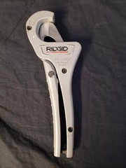 RIDGID PC-1375 PLASTIC PIPE & TUBING CUTTER 1-3/8 (35mm) OD MAX (B26004414)