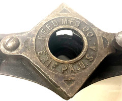 VINTAGE REED MFG. CO. PIPE THREADER w/ SQUARE DIES