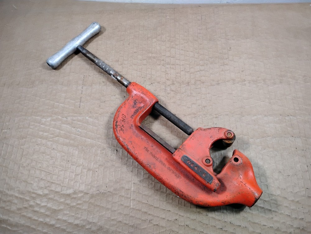 The Ridge Tool Co. Heavy Duty Pipe Cutter No. 4-S