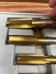 MISSING ONE TOOL w WEAR CARBON STEEL TAP AND ROUND DIE SETS FRACTIONAL 431-20045