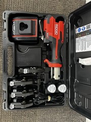 RIDGID RP251 PRESSTOOL KIT W/ 1/2 3/4 1&rdquo;1-1/4 IN JAWS