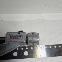 RIDGID 151 Screw Feed Pipe Cutter 1/4 to 1 5/8 in (6 to 42mm) Model 151