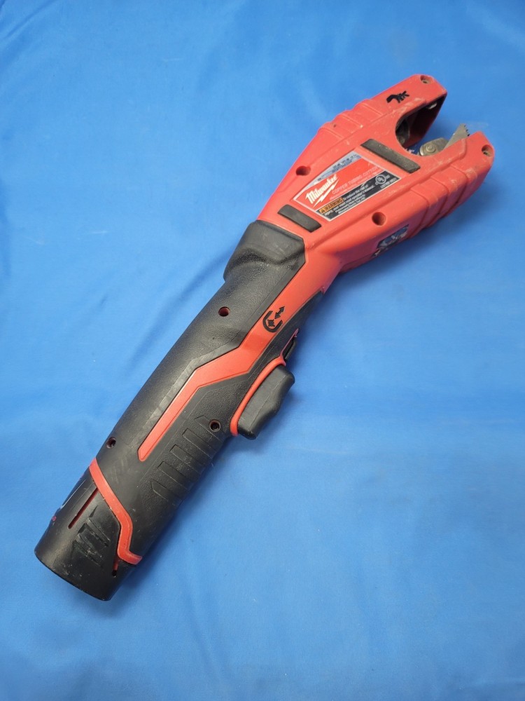 MILWAUKEE 2471-20 CORDLESS COPPER TUBING CUTTER W/ BATTERY
