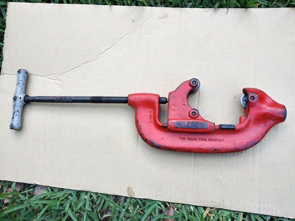 RIDGID 2 in. to 4 in. Model 4-S Heavy-Duty Pipe Cutter Made in USA
