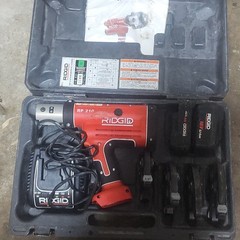 RIDGID RP 210 Press Tool Kit for PEX w/Batteries, Charger, 1/2&Prime; & 1-1/4&Prime; Clamps