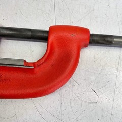 RIDGID Heavy Duty Pipe Cutter Ergonomic Handle Iron Body 1-3&Prime; Red/Silver 32830