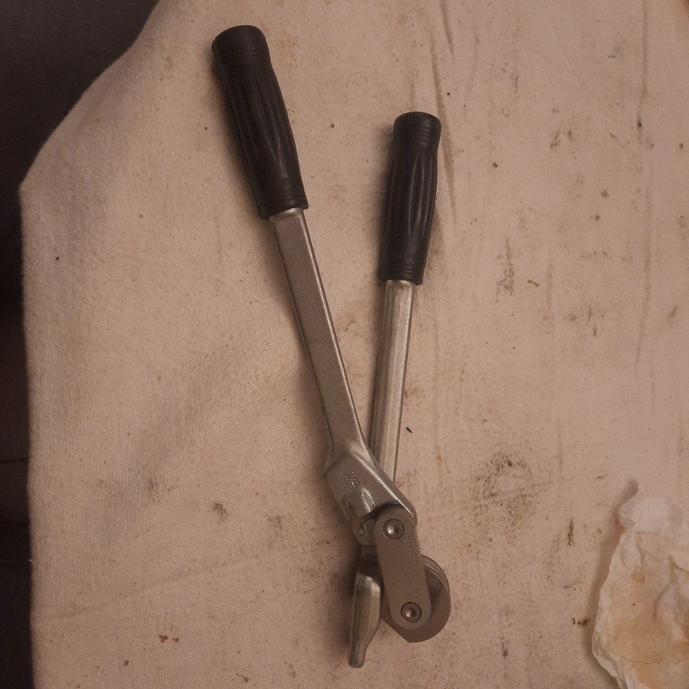 Reed Mfg. Co. TB04 1/4&Prime; Tubing Bender. Good Condition!