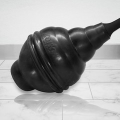 Korky BeehiveMAX Hideaway &ndash; Heavy Duty Toilet Plunger with Holder in Black