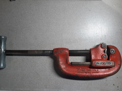 Ridgid No. 1-2 Heavy Duty Pipe Cutter 1/8&Prime;-2&Prime; Ridge Tool Co.