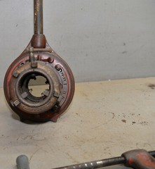 Ridgid Model 65R 1&Prime; &ndash; 2&Prime; capacity pipe threader die head & No 2 cutter tools R2