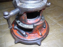 31 + #,s RIDGID 65-R PIPE THREADER 1&Prime; to 2&Prime; CAPACITY & USA VISE 1/8&Prime; to 2 1/2&Prime;