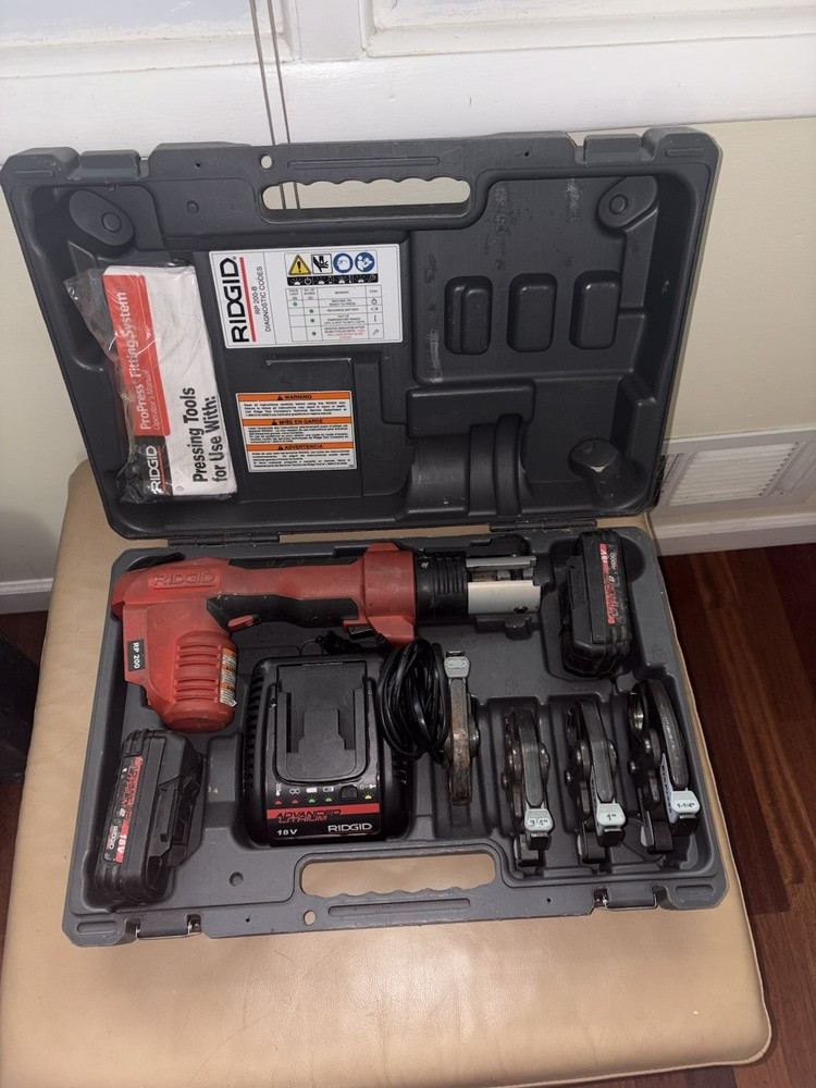 Ridgid RP 200-B Compact Press Tool Kit w/4 Jaws 1/2&Prime;-1-1/4 Battery, Case Used