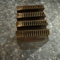 OSTER 2RS 572 CW 1/2&rdquo; & 3/4&rdquo; Pipe Die Set
