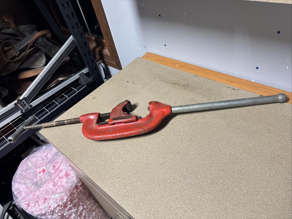 Ridged No. 4-S Heavy Duty 2- 4&Prime; Pipe Cutter Elyria Ohio U.S.A.