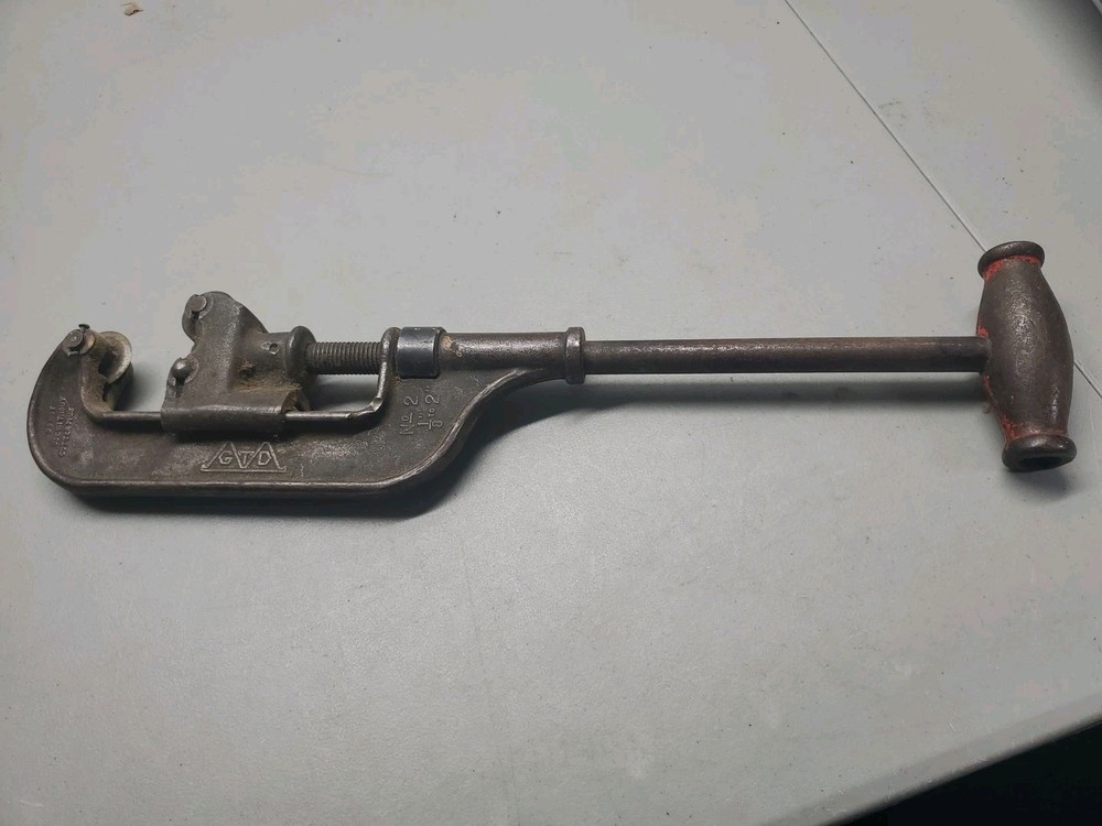 Vintage Greenfield Tap & Die Co. Pipe Cutter No. 2 &ndash; 1/8&Prime; to 2&Prime; Pipe