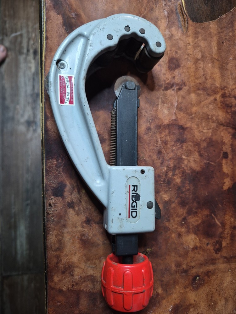 RIDGID No 152 1/4 to 2-5/8-Inch Capacity Quick Acting Tubing Cutter