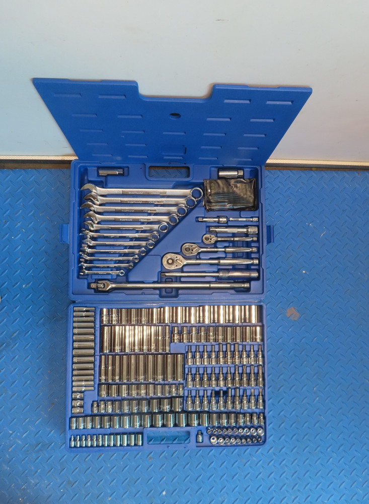 Westward 4YP78 mechanic&rsquo;s tool set 204