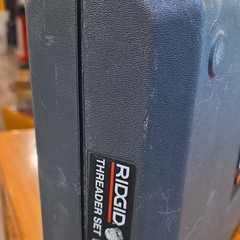 RIDGID 00-R Manual Pipe Threader Set w/ 1/2 3/4 1in NPT RH Dies Case