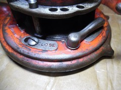 31 + #,s RIDGID 65-R PIPE THREADER 1&Prime; to 2&Prime; CAPACITY & USA VISE 1/8&Prime; to 2 1/2&Prime;