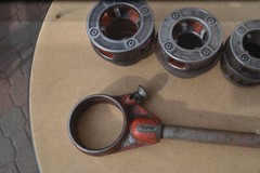 RIDGID #12-R THRESDER with 4 PIPE DIES USA &ndash; 1&Prime; 1-1/4&Prime; 1-1/2&Prime;, 2&Prime;