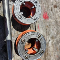 RIDGID Model 12R MANUAL RATCHET PIPE THREADER 5 Dies @ Ridgid 1 To 2&Prime;Pipe Cutter