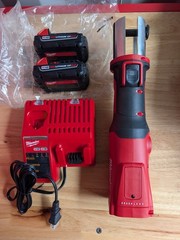 Milwaukee M18 2922-20 Press Tool with Charger, & 2 Batteries EXCELLENT