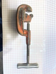 RIGID HEAVY DUTY PIPE CUTTER 1/8&Prime;-2&Prime; PIPE CAPACITY RIDGE TOOL CO