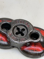 Ridgid 33-B 3 Way Manual Bolt Die Pipe Threader 1/2-13, 5/8-11, 3/8-16 dies 33B