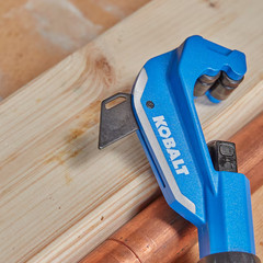Pipe Cutter Kobalt Enclosed Feed 1/8&Prime; to 1-1/8&Prime; Copper Tubing & Conduit Cutter