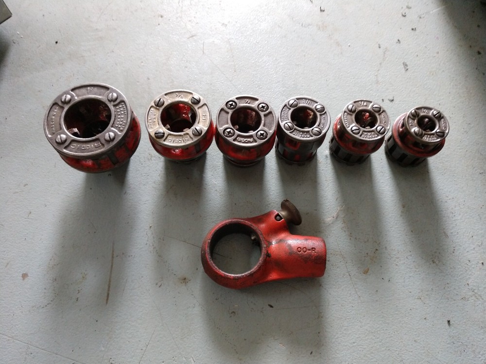 Ridgid 00-R Ratcheting Pipe Threading Tool W/6 Dies 1/8&Prime; 1/4&rdquo; 3/8&Prime; 1/2&rdquo; 3/4&rdquo; 1&Prime;