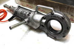 RIDGID 700 Pipe Threader w/ 12-R Die Set & &ldquo;BRAND NEW&rdquo; Metal Case (100% TESTED)