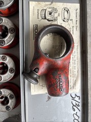 RIDGID 00-R RATCHETING THREADER, DIES AND HANDLE IN CASE