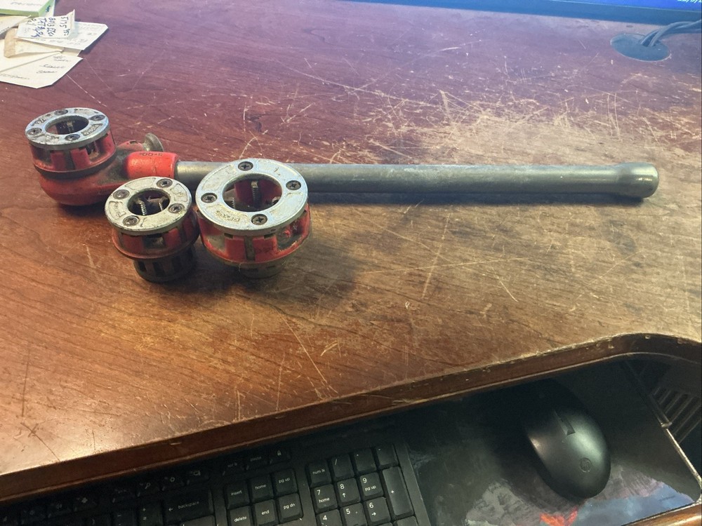 Ridgid OO-R Ratchet Handle With 1/2&rdquo;, 3/4&rdquo; & 1&rdquo; Die Head. (used)