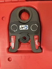 Open Box Milwaukee 49-16-2696 Black Iron Durable Press Jaw 1/2&Prime; &ndash; 1&Prime; Kit *read*