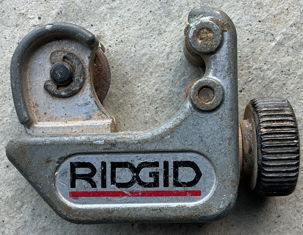 RIDGID 32985 Model 104 Close Quarters Tubing Cutter 3/16&Prime; to 15/16&Prime;,