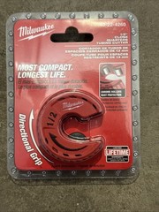 Milwaukee 1/2 in. Close Quarters Tubing Cutter, Model: 48-22-4260