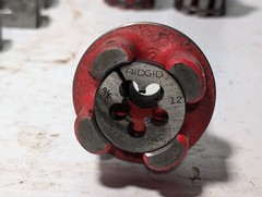 Lot of 42 Ridgid pipe threading tools and heads as pictured: 1/2-20, 9/16-12,+