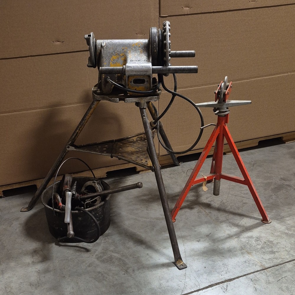 RIDGID 300 Pipe Threading Machine NPT 1/2&ndash;2&Prime; w/ Die Head, Pipe Die, Attachments