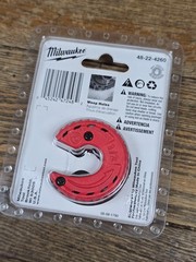 🛠️ Milwaukee 1/2 in. Close Quarters Tubing Cutter 48-22-4260