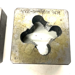 VINTAGE REED MFG. CO. PIPE THREADER w/ SQUARE DIES