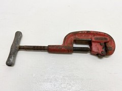 **GENUINE** RIDGID 32820 Heavy Duty Screw Feed Pipe Cutter 1/8in to 2in **USED**
