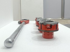 RIDGID 11 R BSPT MANUAL PIPE THREADER SET WITH RATCHET USA ACCESSORIES AS SHOWN