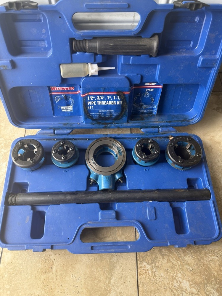 Westward Pipe Threader Kit 1/2 3/4 1 1-1/4 NPT Ratchet Set 4YR89