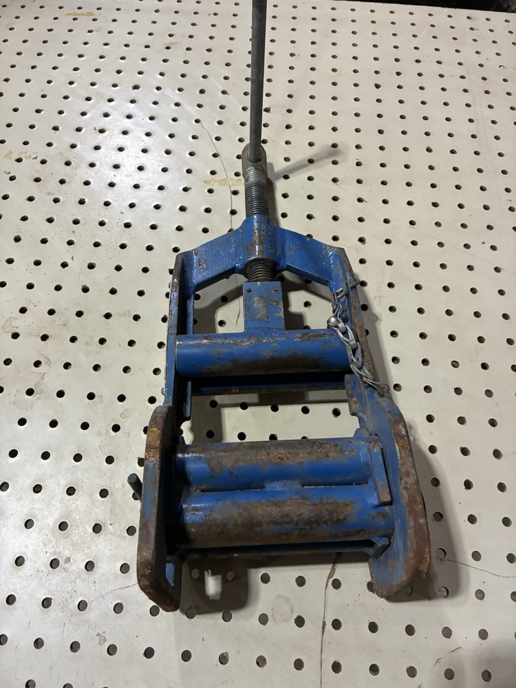 MUSTANG DBS-24C PLASTIC PIPE SQUEEZE TOOL 1/2&rdquo; 1&rdquo; 1 1/4&rdquo; CTS to 2&rdquo; IPS