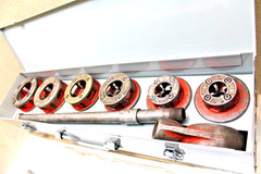 RIDGID 700 Pipe Threader w/ 12-R Die Set & &ldquo;BRAND NEW&rdquo; Metal Case (100% TESTED)