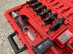 Milwaukee 2922-22 M18 Press Tool Kit with 1/2-2&Prime; CTS Jaws, Battery & Case